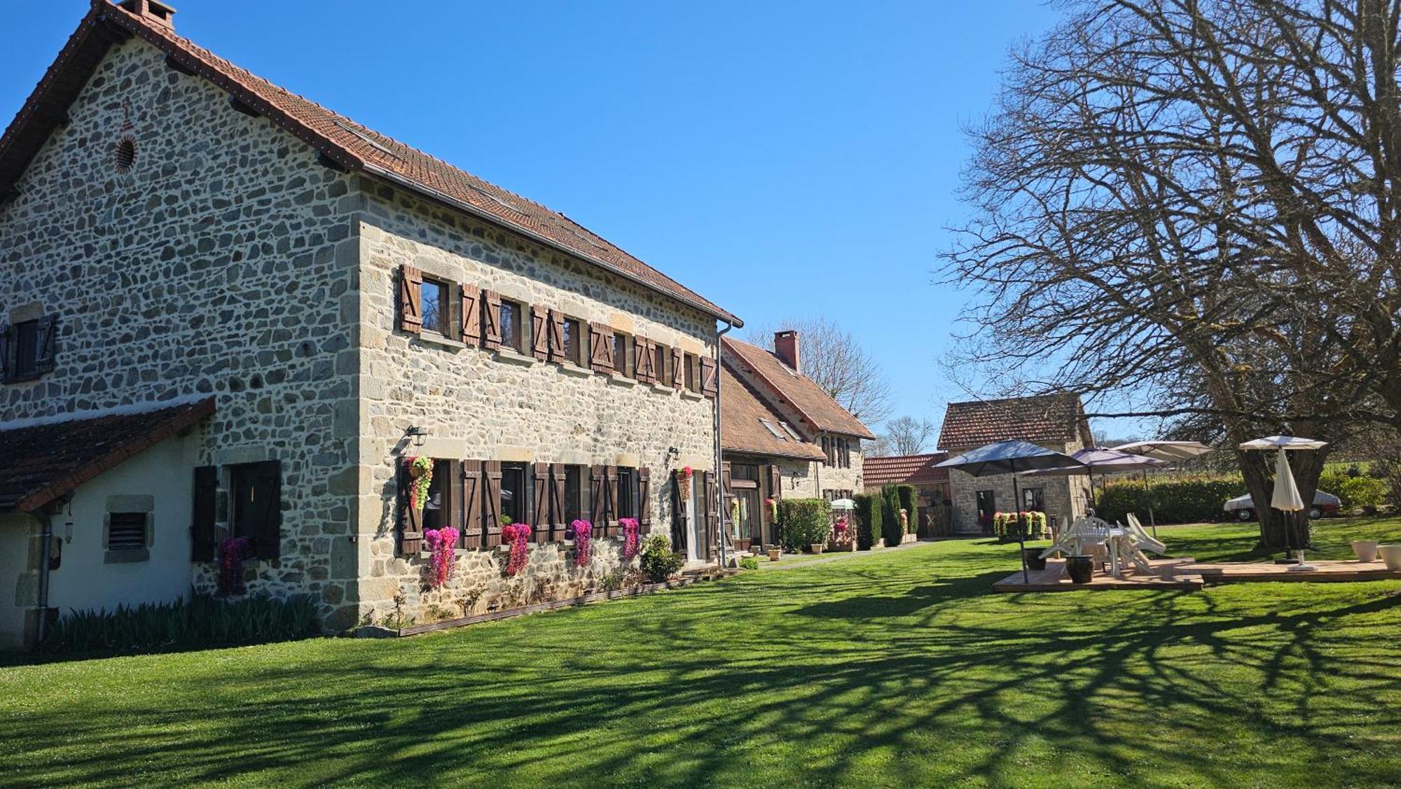 A L'Oree Du Parc Saint-Priest-des-Champs Экстерьер фото